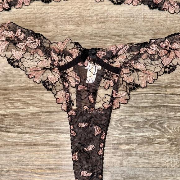 Hello LA Girl Flutter Lace Lingerie Bra & Thong Set Black & Dusty Rose Floral - Picture 7 of 8